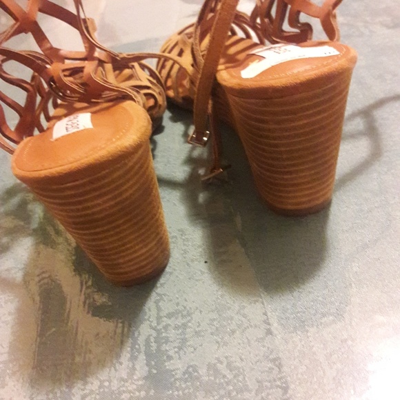 Steve Madden strappy wedge sandals - Picture 2 of 2